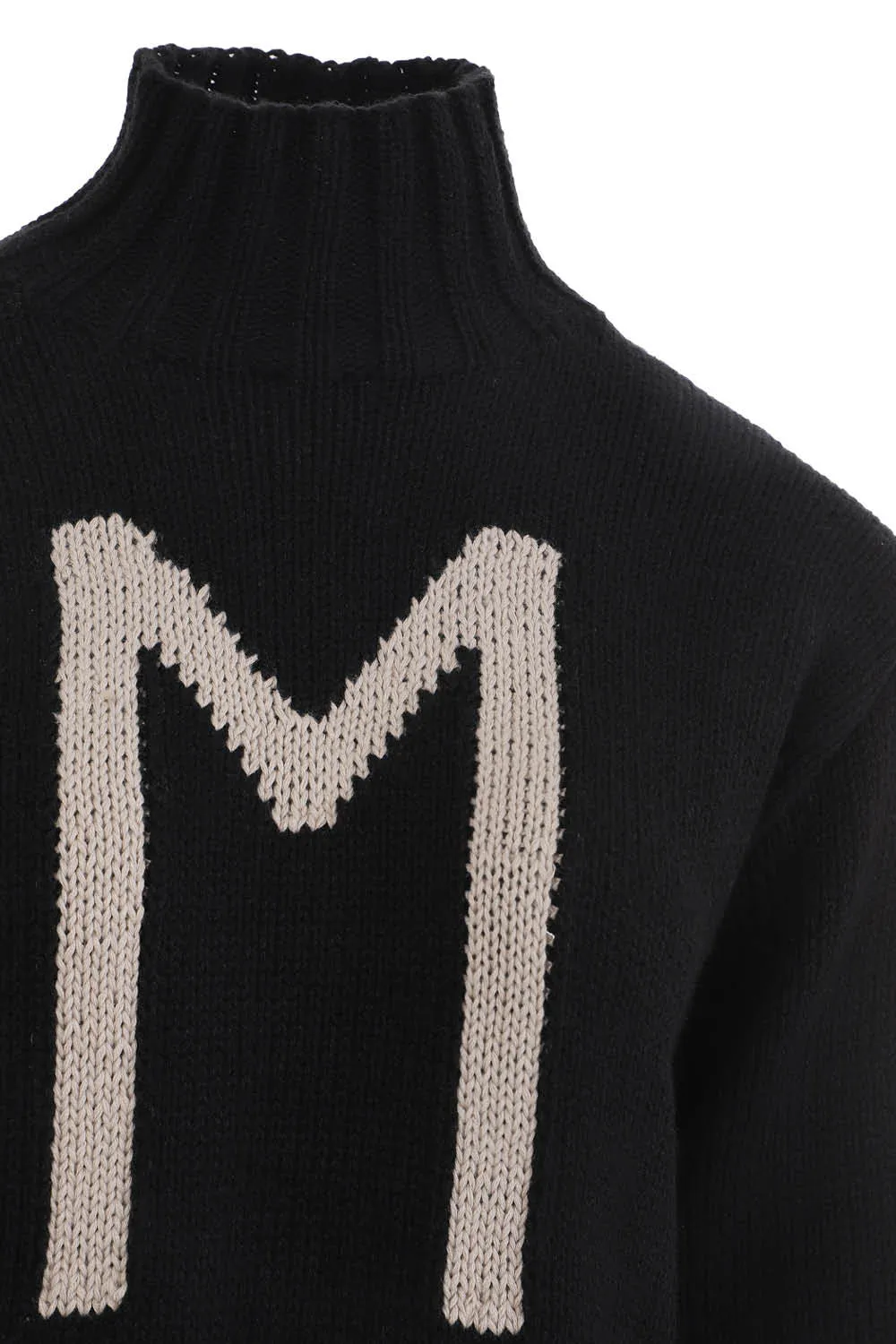 TURTLE NECK LETTER SWEATER IN BLACK